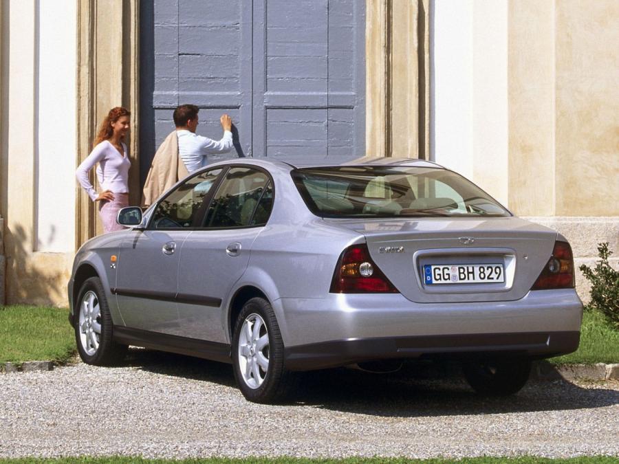  Daewoo Evanda 2003 года  (фото 6 из 19)